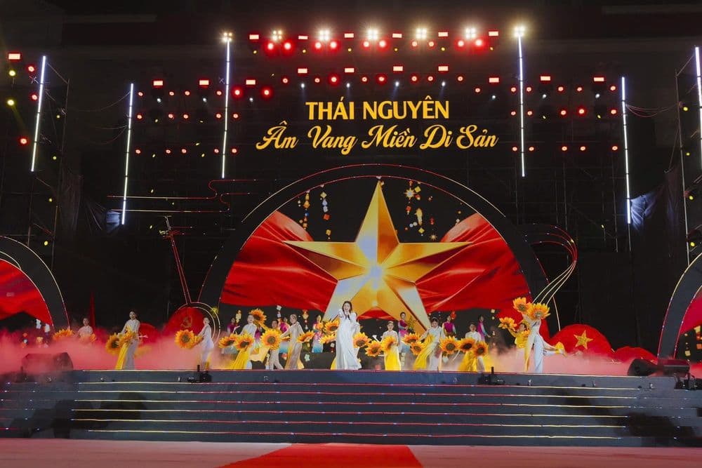 Chương trình trình diễn di sản văn hóa phi vật thể “Âm vang miền di sản” (ảnh 1)