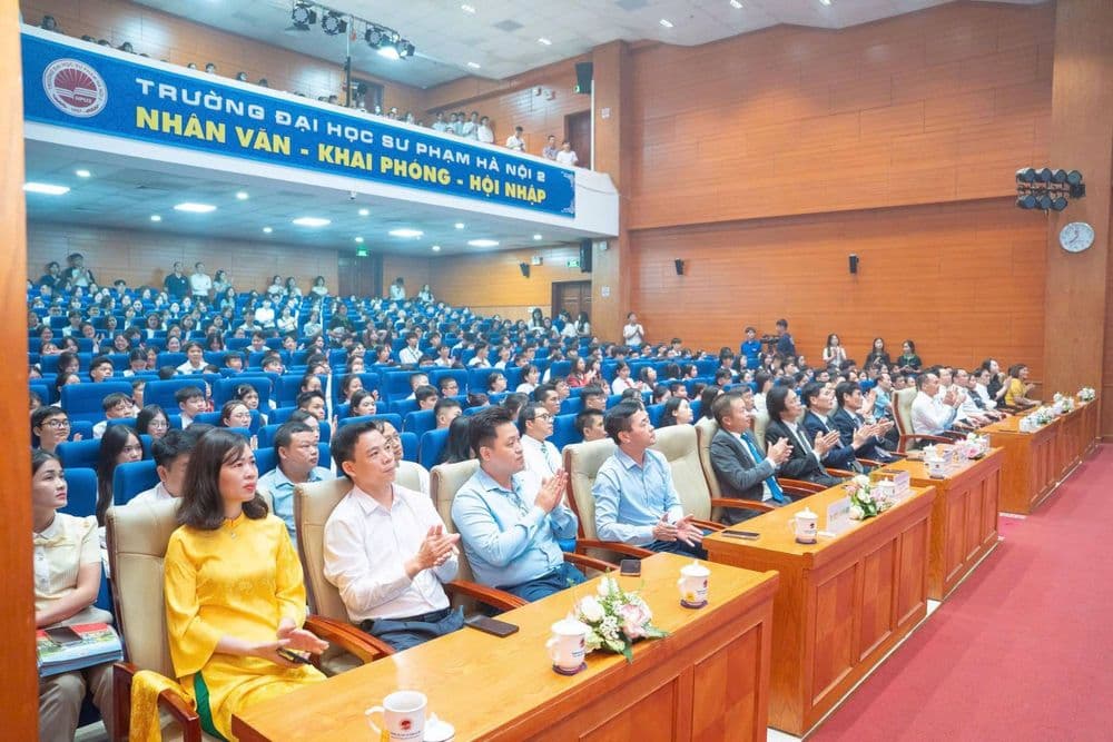 Khán phòng Hội trường đa năng Trường Đại học Sư phạm Hà Nội 2 trong buổi lễ